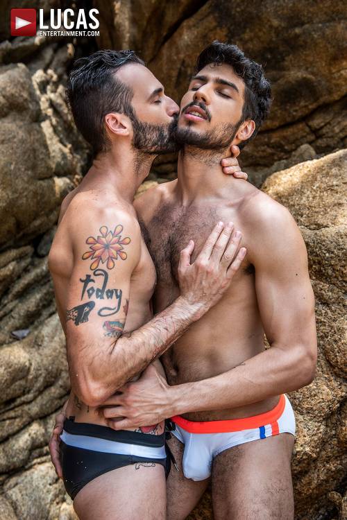 Pietro Siren Bottoms For Paulo Saint On The Beach - Gay Movies - Lucas Entertainment